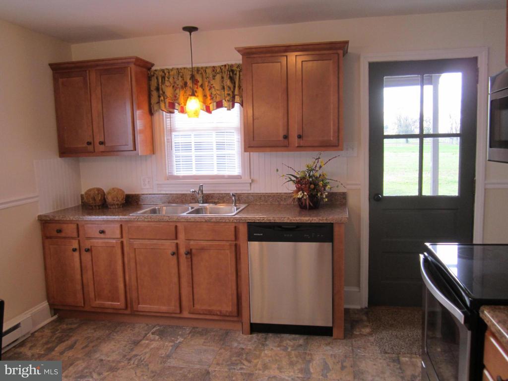 2354 Rockvale Road Lancaster, PA 17602 - Photo 7 of 30
