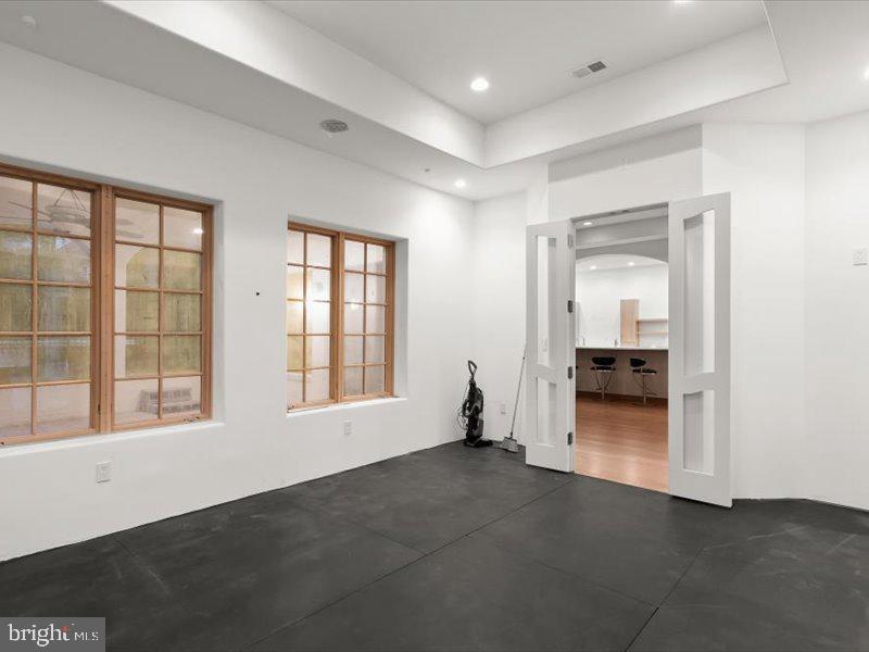 10130 Counselman Road Potomac, MD 20854 - Photo 45 of 135 an empty room with windows and bathroom view