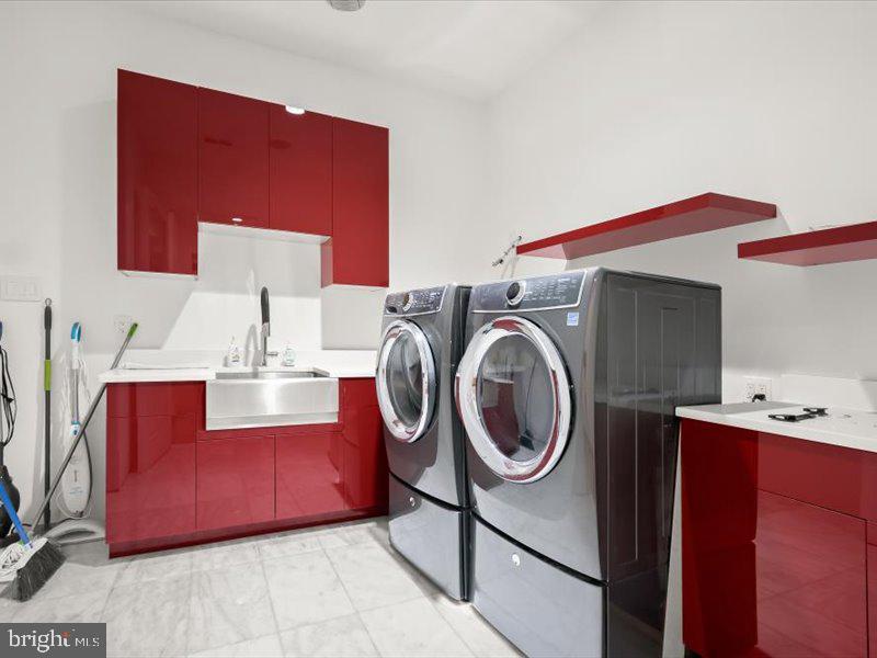 10130 Counselman Road Potomac, MD 20854 - Photo 47 of 135 a utility room with dryer and washer