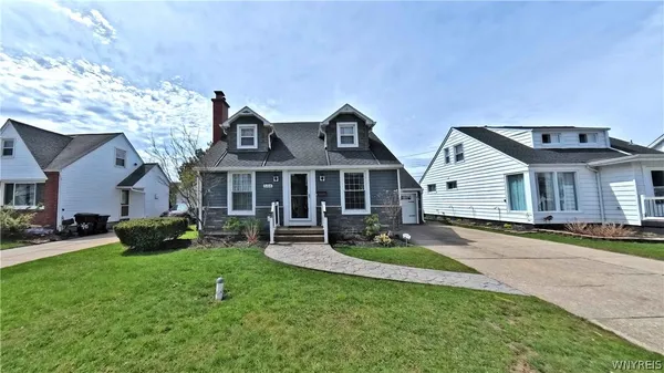 $329,900 | 666 Evergreen Drive, Tonawanda, NY 14150
