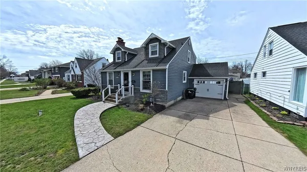 $329,900 | 666 Evergreen Drive, Tonawanda, NY 14150