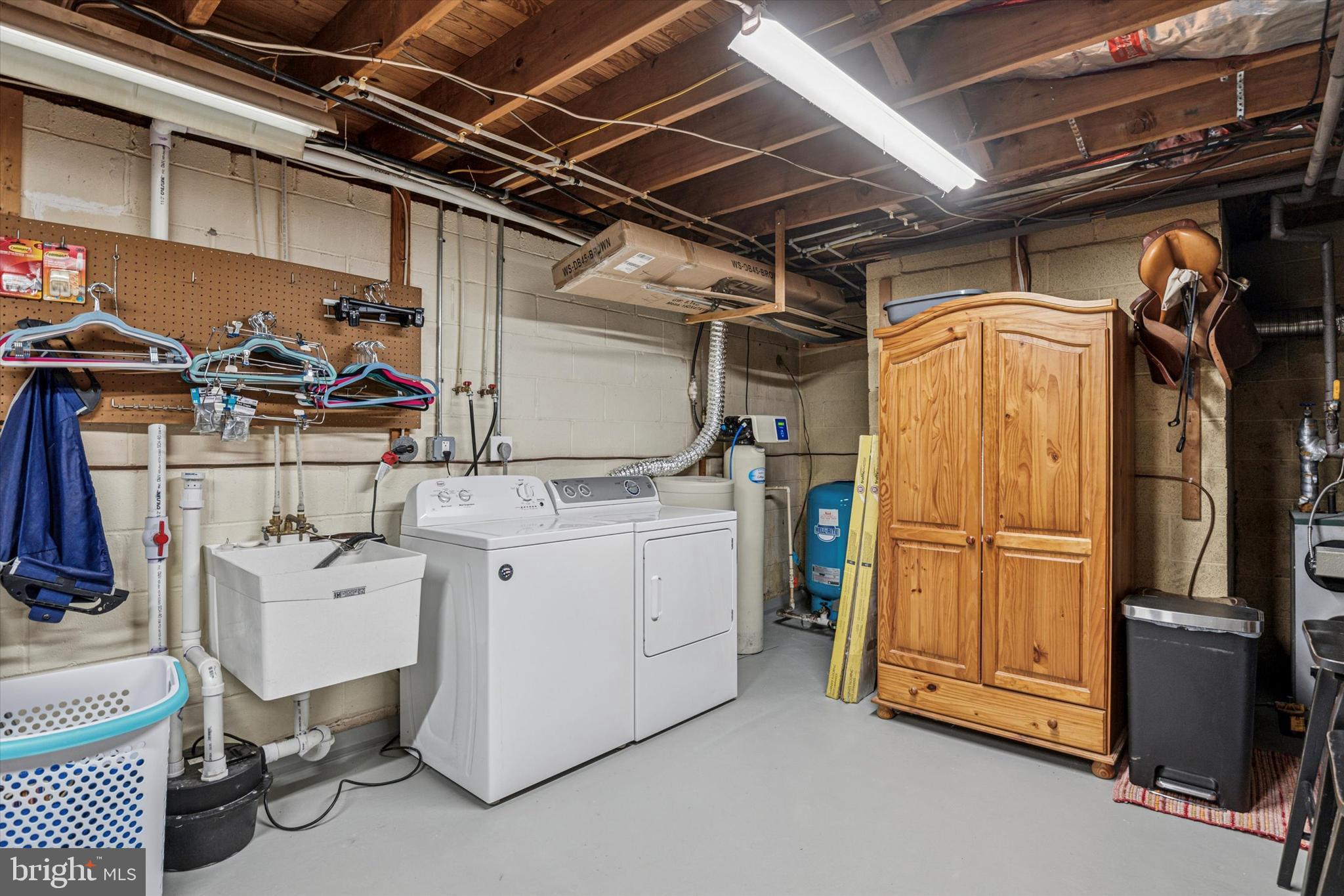 432 Spring Valley Road Media, PA 19063 - Photo 34 of 46 a utility room with dryer and washer