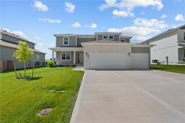 $589,000 | 1717 Southwest Hightown Drive, Lee's Summit, MO 64082