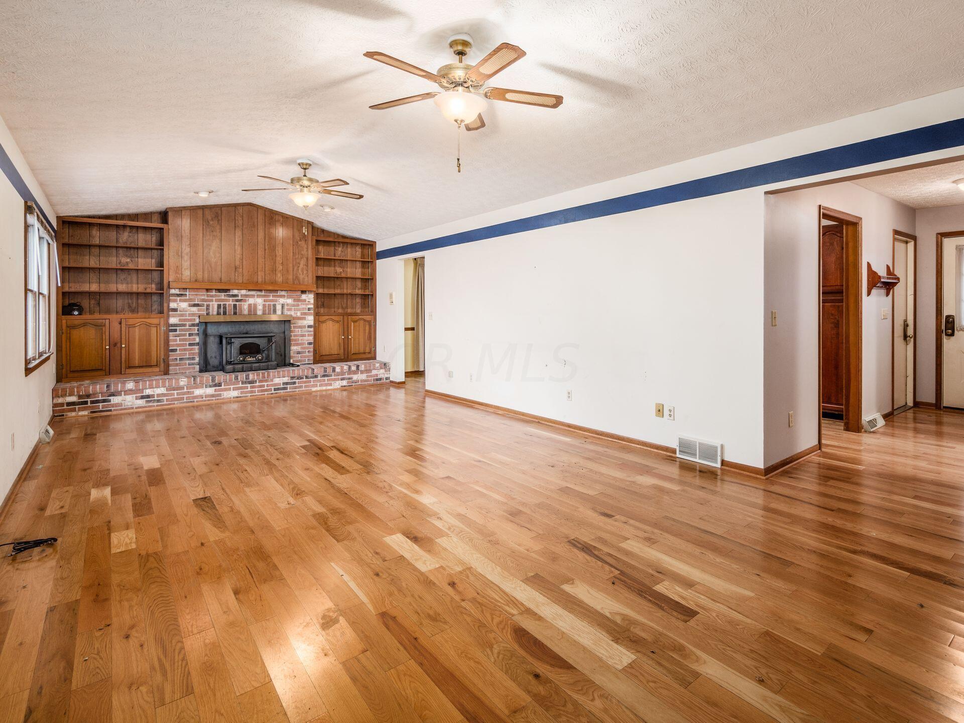 788 Cheshire Road Sunbury, OH 43074 - Photo 11 of 30 Access into Dining Room on one end, Kitchen & Entry on the other