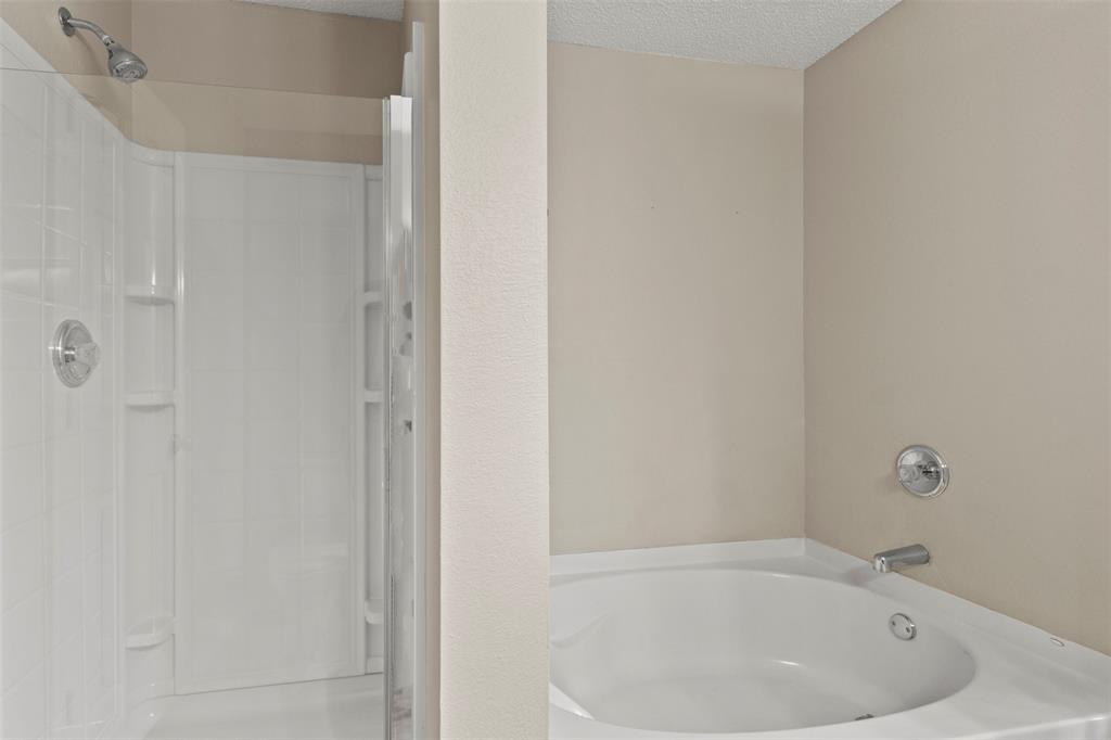 3004 Deer Ridge Drive Rockwall, TX 75032 - Photo 11 of 25 a bathroom with a bathtub