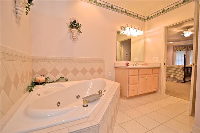1322 Callis Road Lebanon, TN 37090 - Photo 7 of 20 Master bath