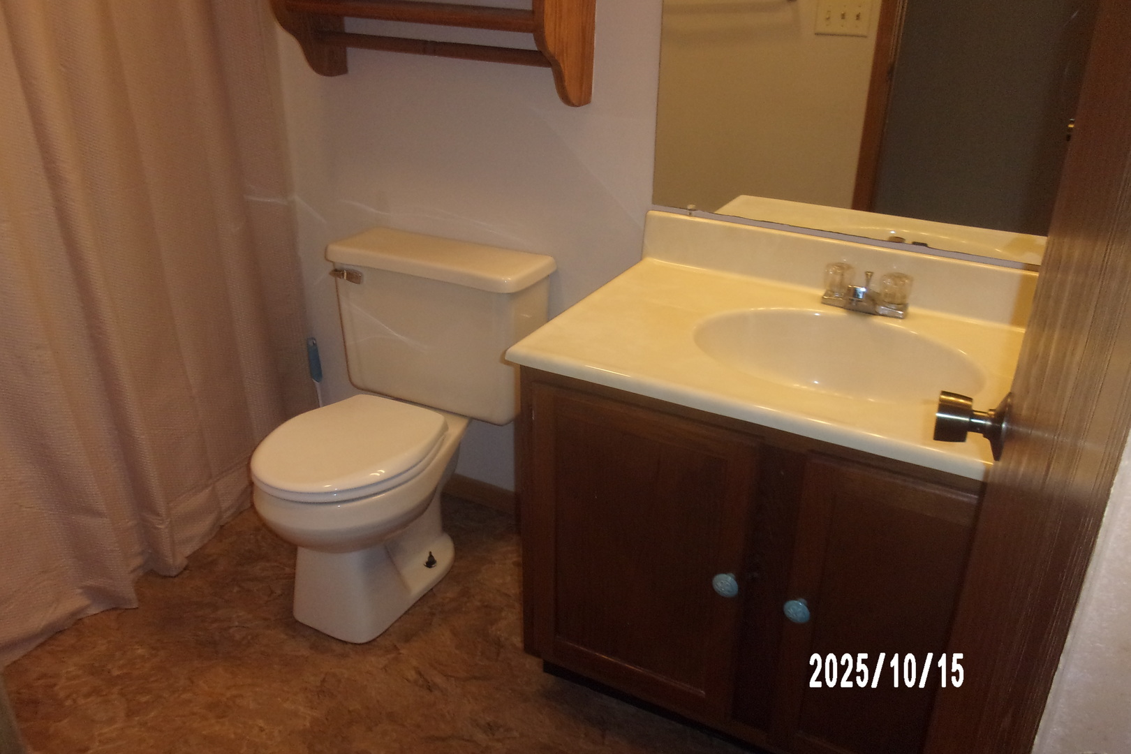 707 East Ash Street Watseka, IL 60970 - Photo 13 of 25 a bathroom with a sink and a toilet