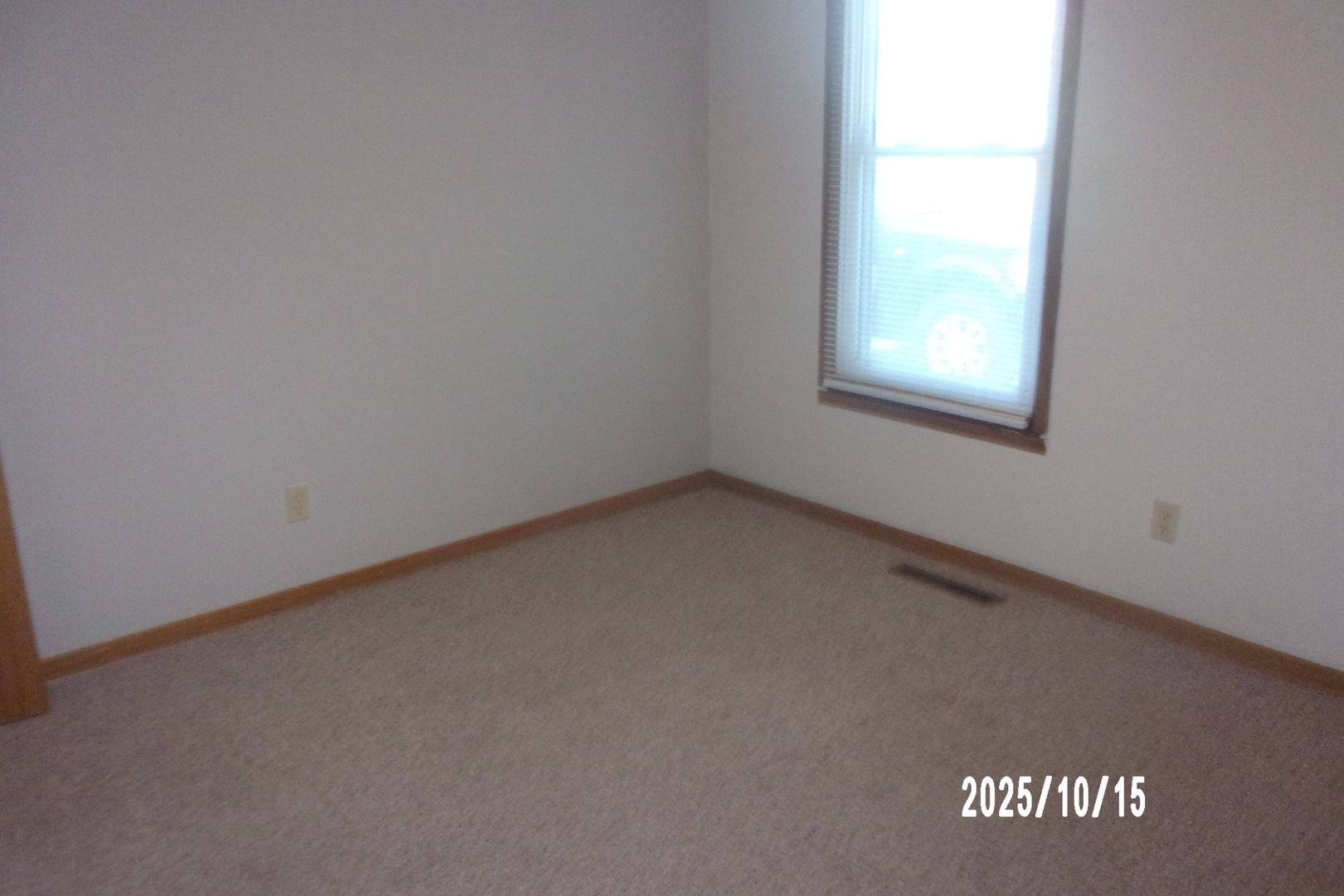707 East Ash Street Watseka, IL 60970 - Photo 16 of 25 an empty room with a window