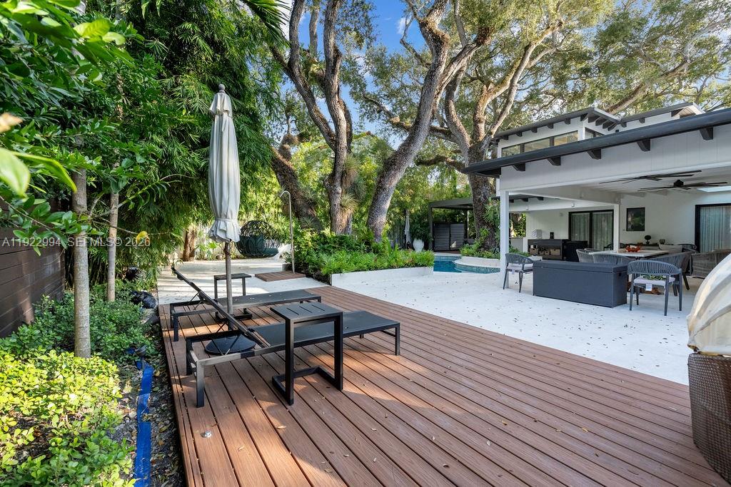 4095 Battersea Road Miami, FL 33133 - Photo 6 of 53 Integrated Outdoor Sound System