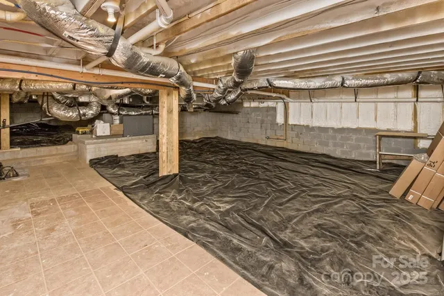 a view of a back yard of the building