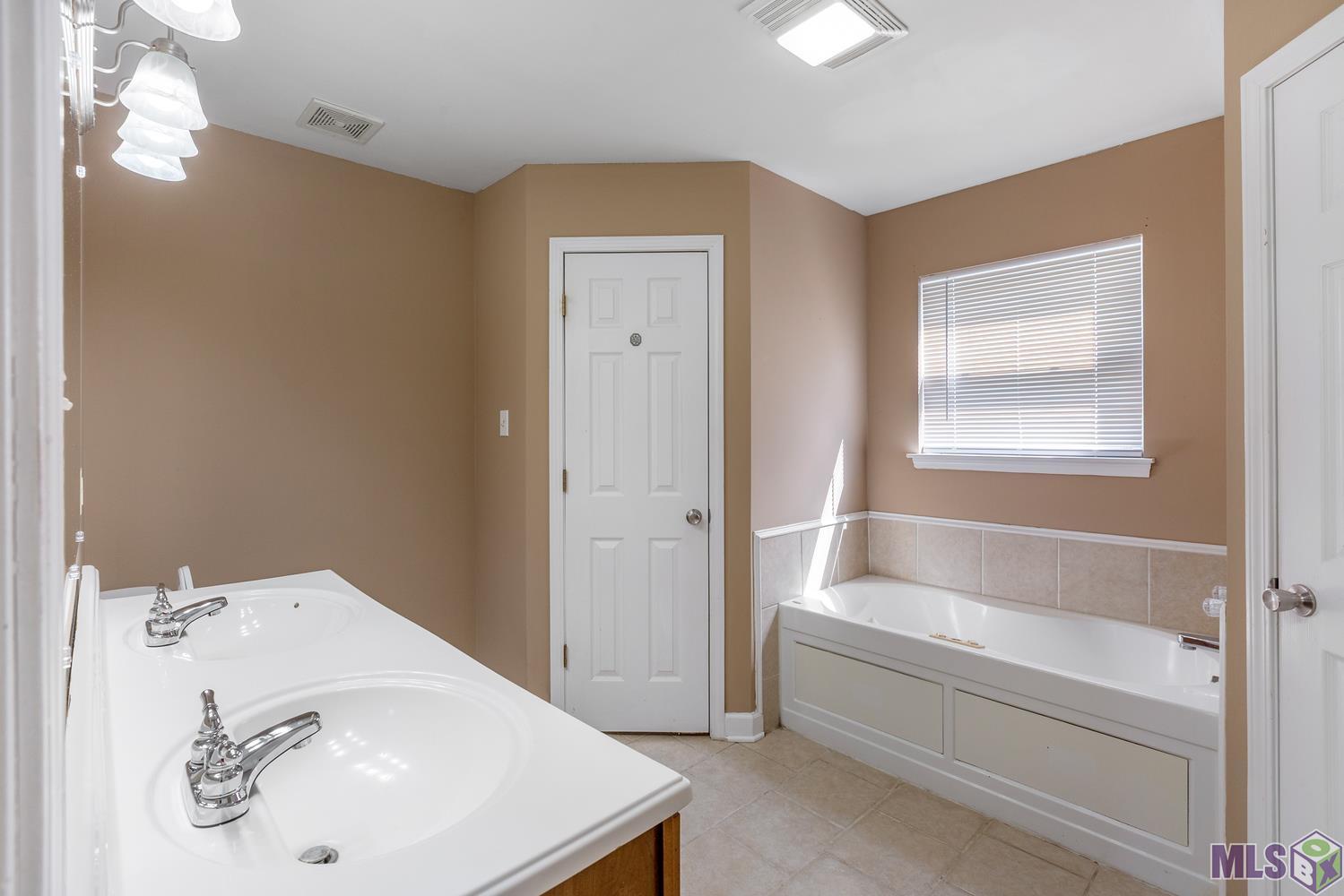 26293 Riverscape Drive Springfield, LA 70462 - Photo 13 of 24