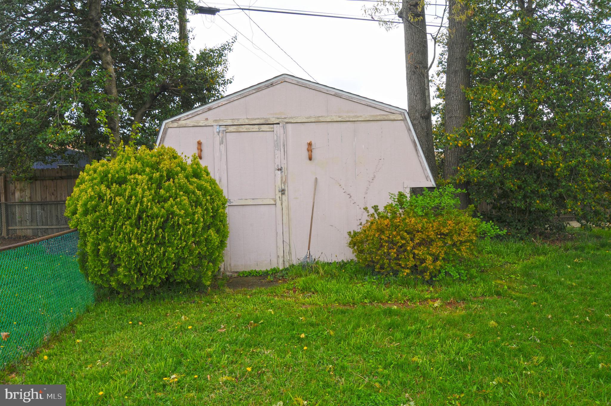 523 Crisfield Road Baltimore, MD 21220 - Photo 5 of 15 Storage shed
