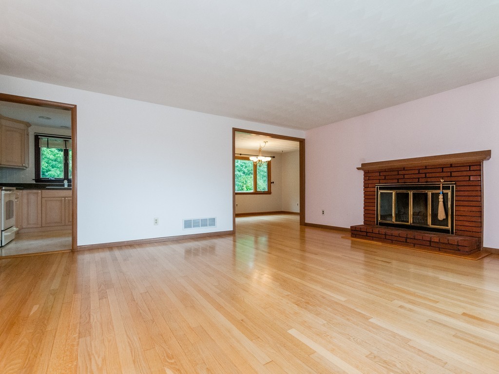 45 Briarwood Road Framingham, MA 01701 - Photo 10 of 29 Gallery Image 10