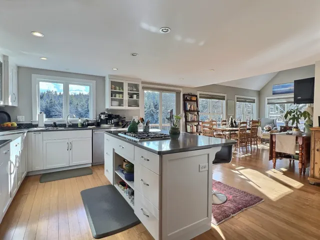 $1,150,000 | 14 Fox Run Drive, Wilmot, NH 03287