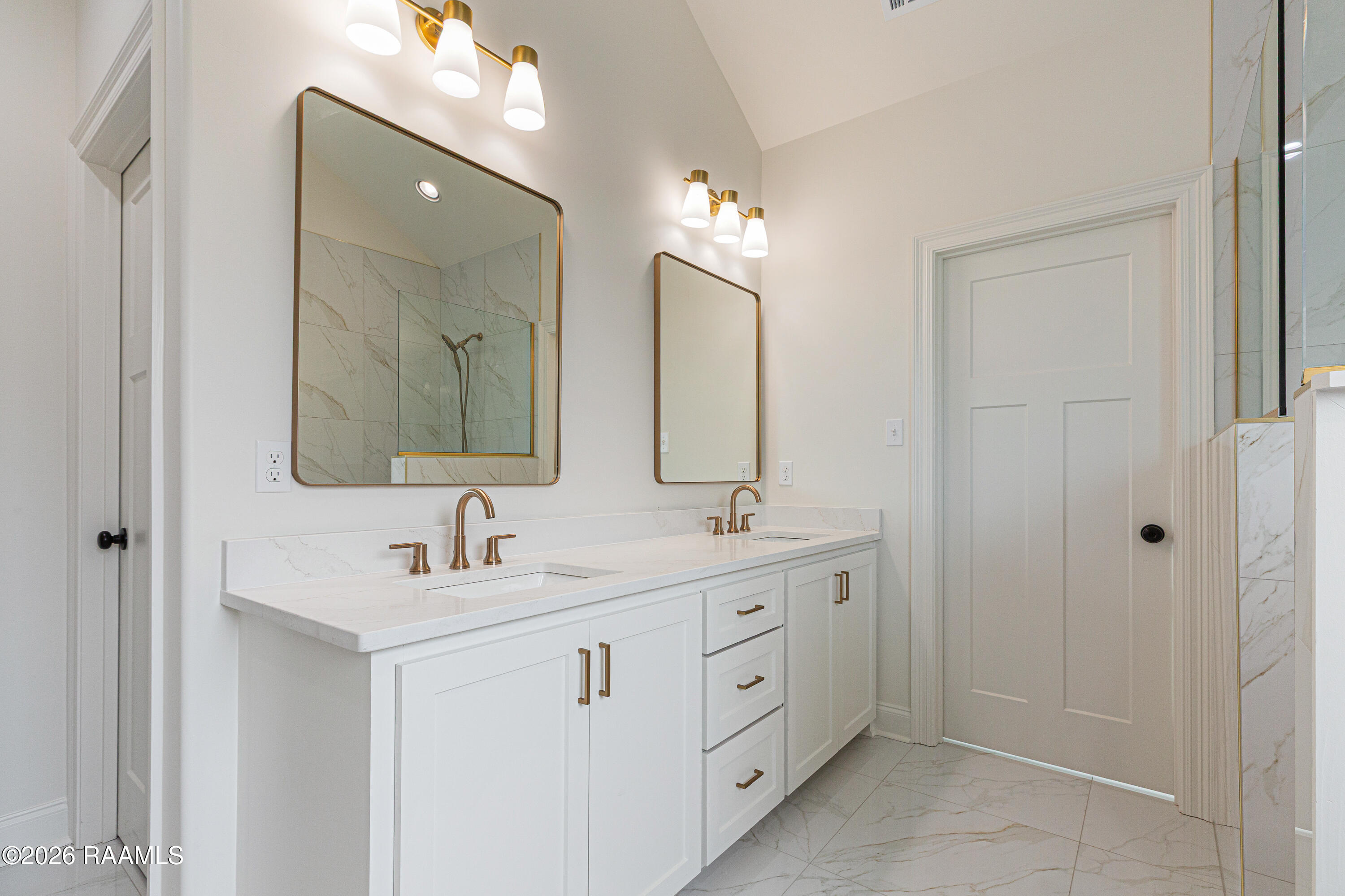 104 Spring Meadow Drive Broussard, LA 70518 - Photo 16 of 37 Primary Bathroom