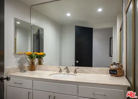 $765,000 | 7259 Hillside Avenue, Unit 202, Los Angeles, CA 90046