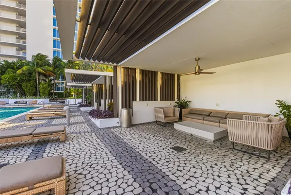 $874,500 | 2020 North Bayshore Drive, Unit TH103, Miami, FL 33137