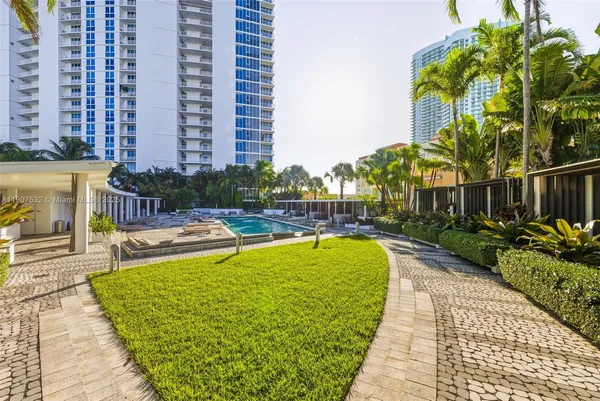 $874,500 | 2020 North Bayshore Drive, Unit TH103, Miami, FL 33137