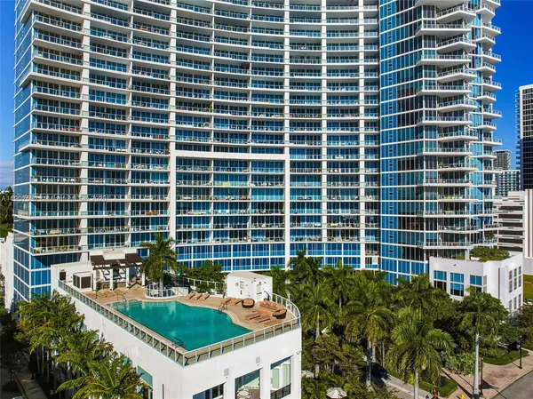 $874,500 | 2020 North Bayshore Drive, Unit TH103, Miami, FL 33137