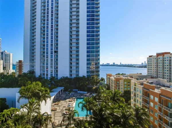 $874,500 | 2020 North Bayshore Drive, Unit TH103, Miami, FL 33137