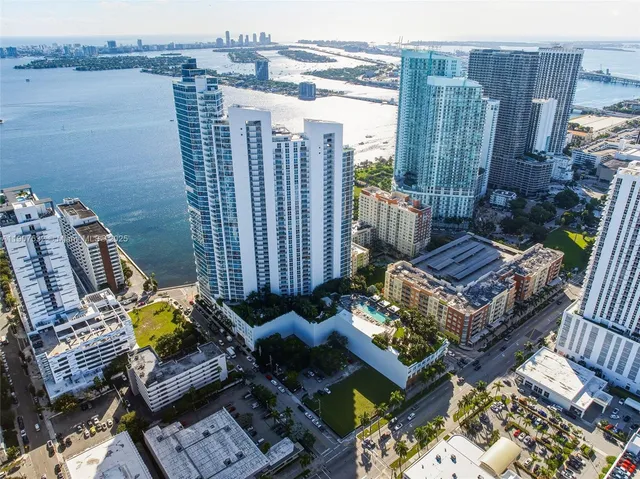 $925,000 | 2020 North Bayshore Drive, Unit TH103, Miami, FL 33137