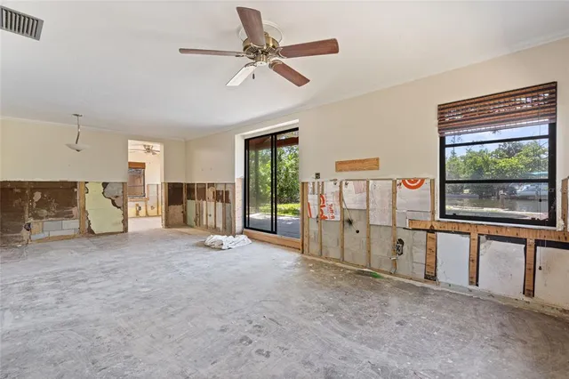 a view of a livingroom with furniture and a ceiling fan