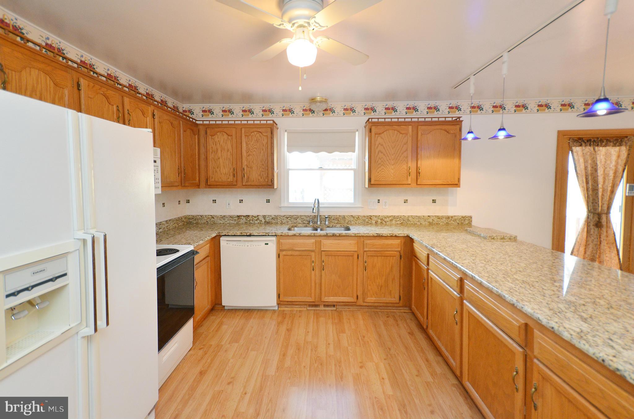 345 Quail Run Road Summit Point, WV 25446 - Photo 6 of 30 Kitchen