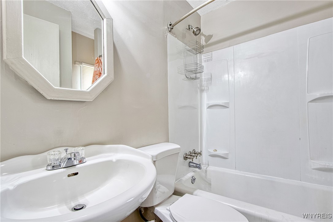 24 Ridge Park Avenue Cheektowaga, NY 14211 - Photo 14 of 19