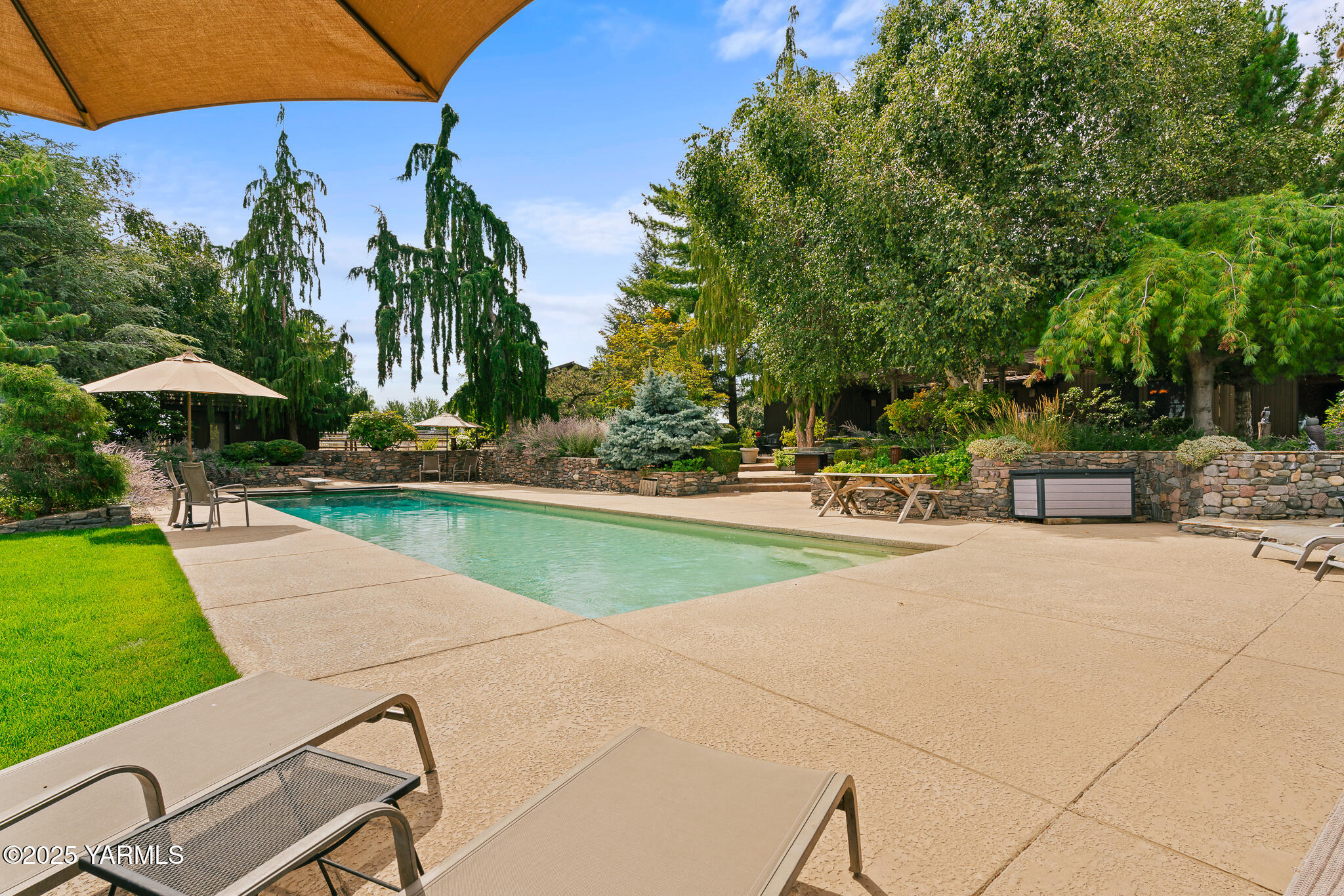 11502 Zier Road Yakima, WA 98908 - Photo 54 of 78 Extensive Area Surrounding Pool