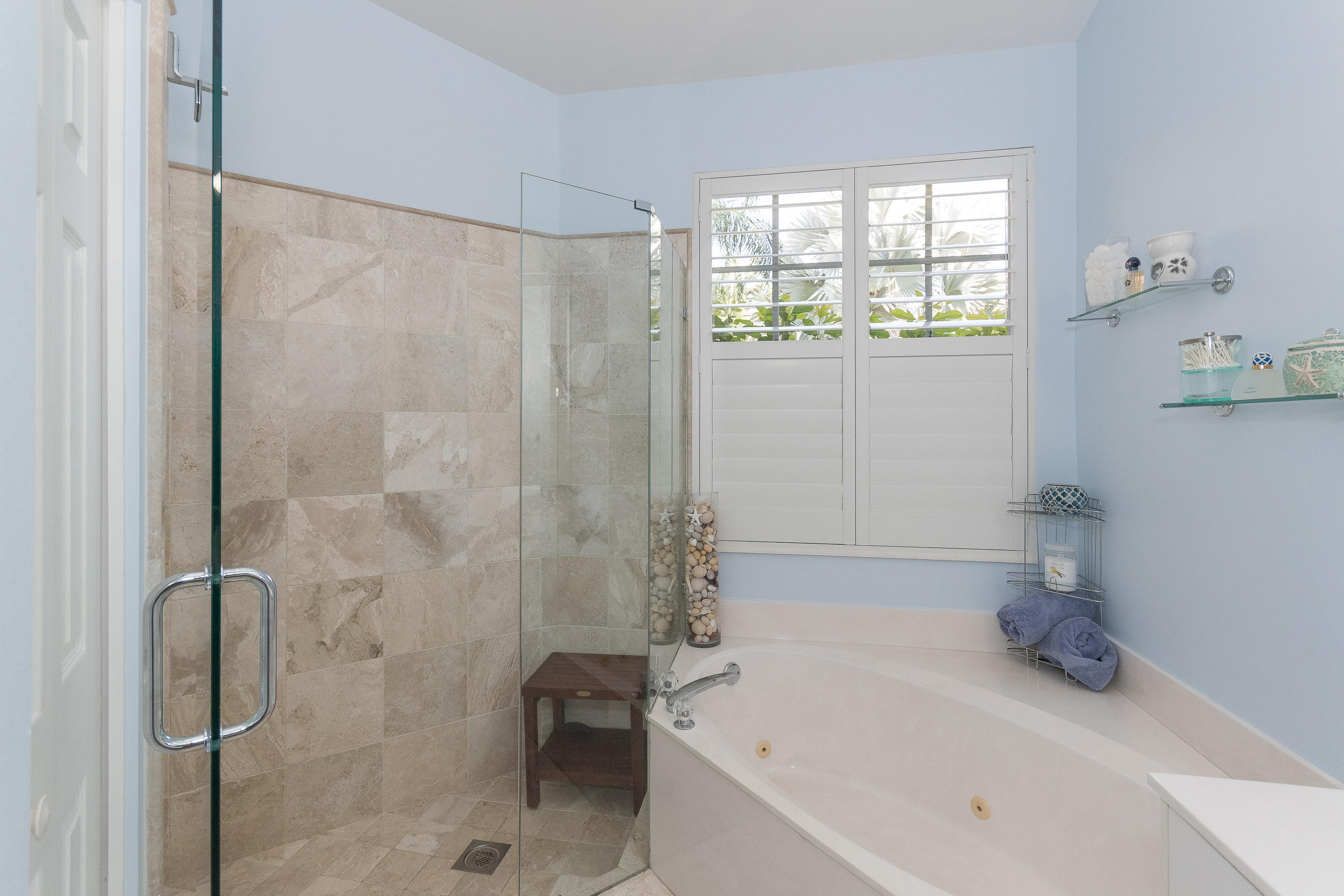 23403 Water Circle Boca Raton, FL 33486 - Photo 20 of 42 Jacuzzi Tub