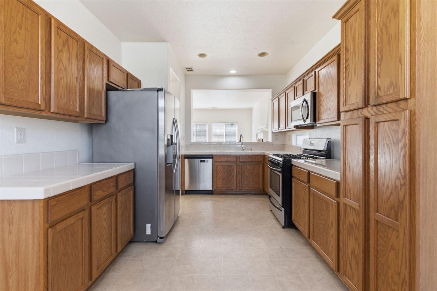 3920 Mt Ritter Court Stockton, CA 95212 - Photo 13 of 38