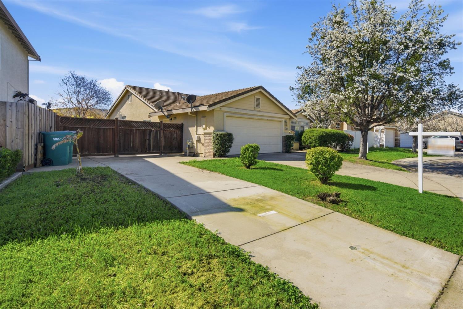 3920 Mt Ritter Court Stockton, CA 95212 - Photo 2 of 38