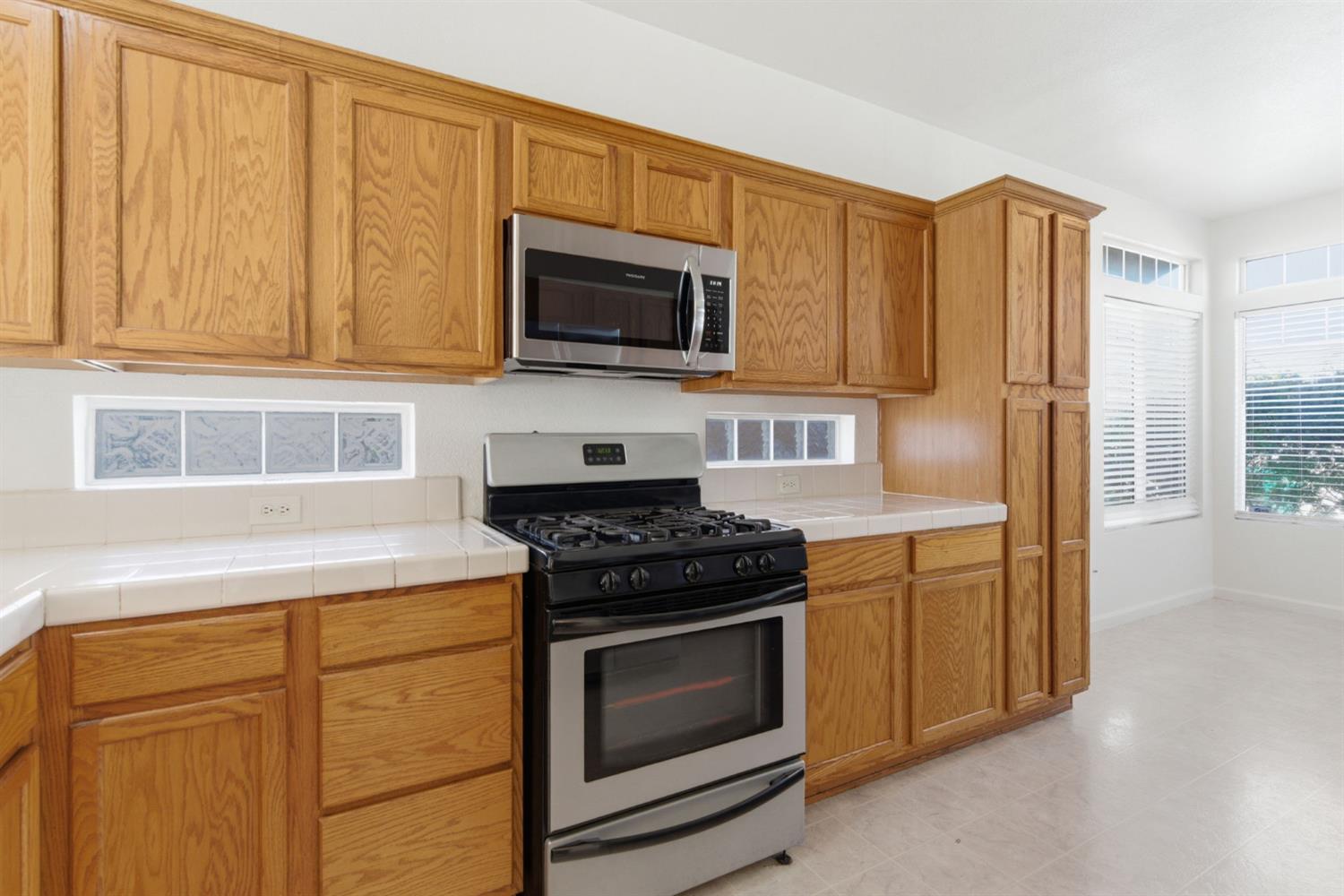 3920 Mt Ritter Court Stockton, CA 95212 - Photo 9 of 38