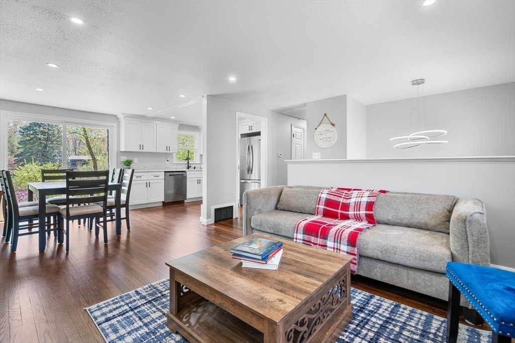 49 Robin Road Westborough, MA 01581 - Photo 7 of 38 Gallery Image 7
