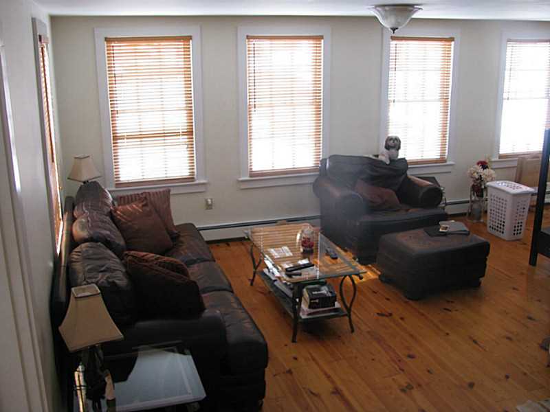 362 Fish Road Tiverton, RI 02878 - Photo 9 of 20 Living Room.
