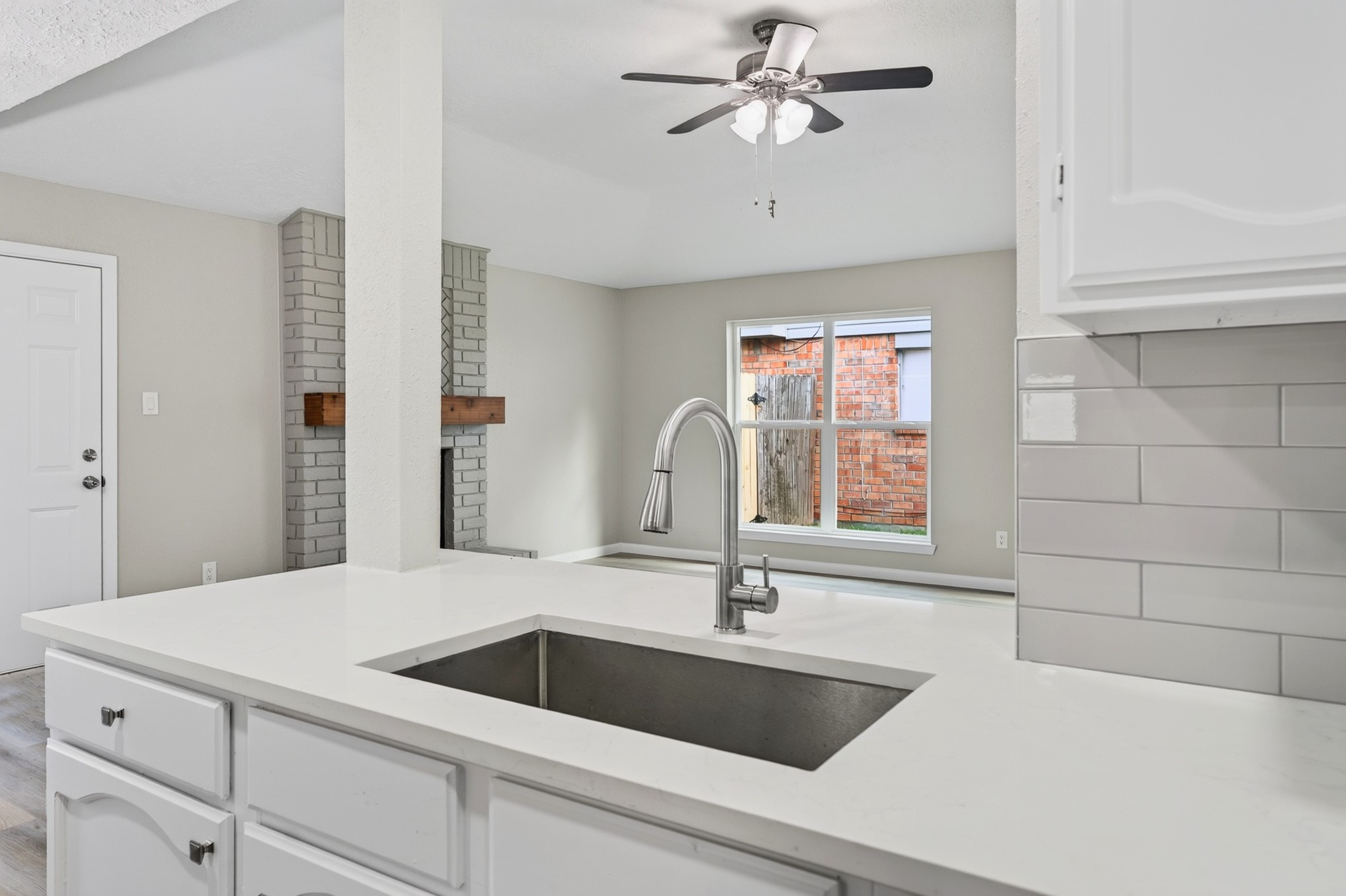 2402 Colonial Ridge Drive Friendswood, TX 77546 - Photo 16 of 38 Gallery Image 16