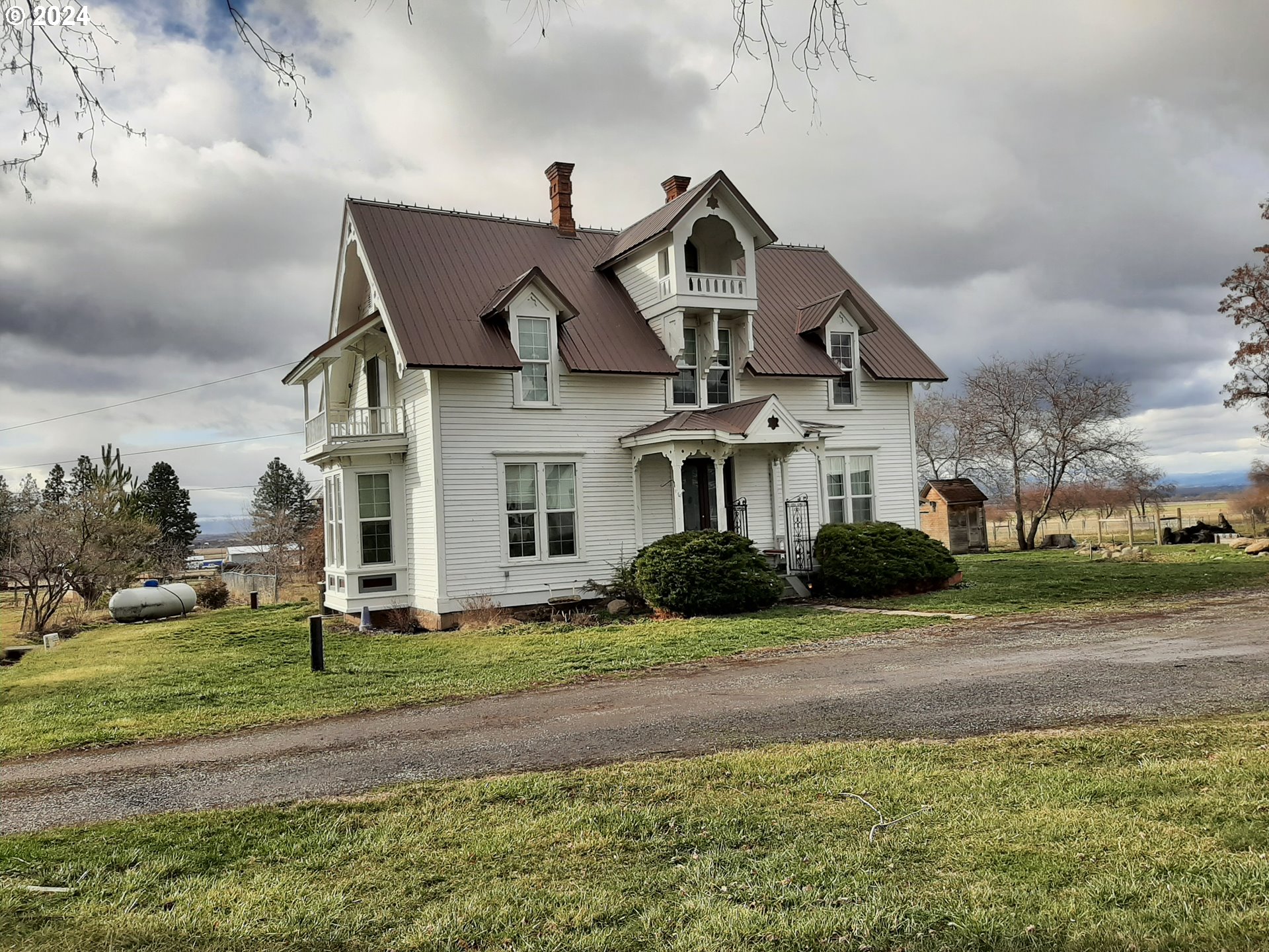 61502 Union Cove Highway 237 Cove, OR 97824 - Photo 1 of 28 a front view of a house with a yard