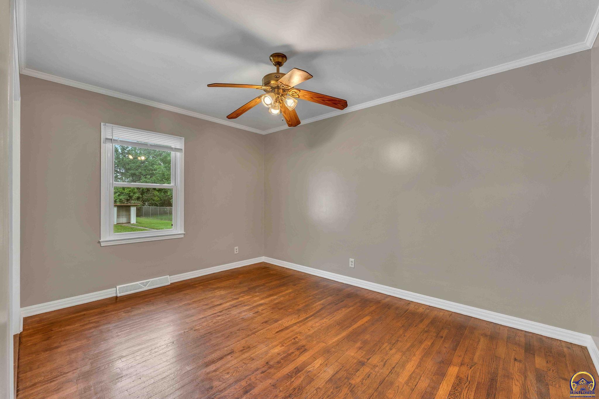 2212 Southwest Burnett Road Topeka, KS 66614 - Photo 17 of 37