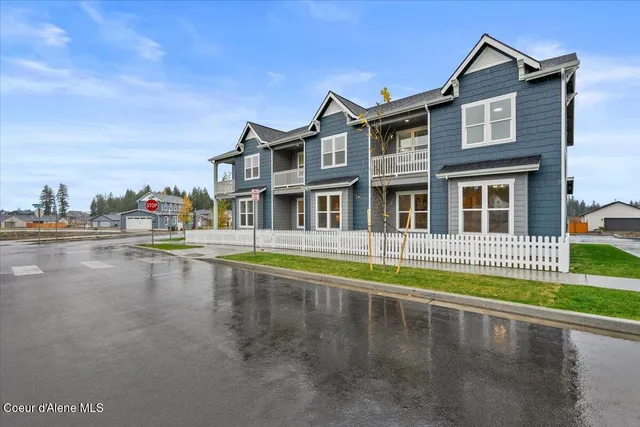 $439,900 | 351 East Grosbeak Avenue, Hayden, ID 83835