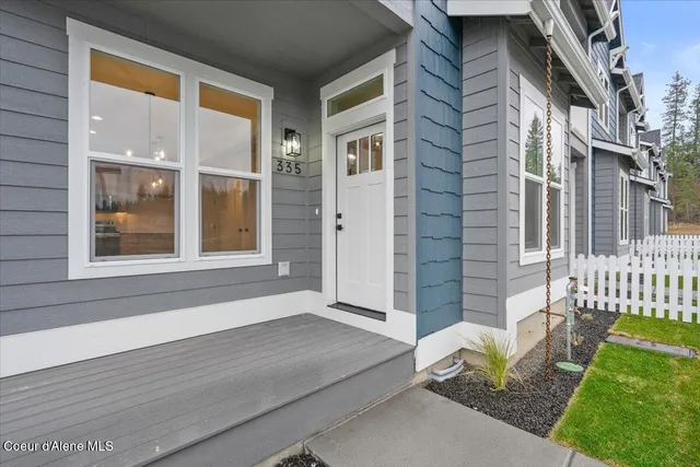 $439,900 | 351 East Grosbeak Avenue, Hayden, ID 83835