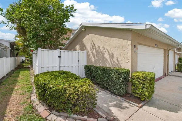 $3,200 | 6660 Cape Hatteras Way Northeast, Unit 1, St. Petersburg, FL 33702