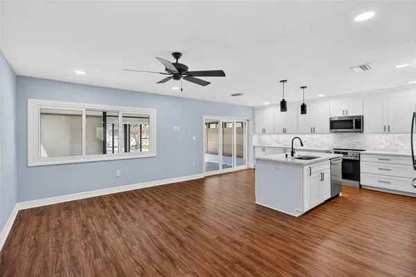 $3,200 | 6660 Cape Hatteras Way Northeast, Unit 1, St. Petersburg, FL 33702