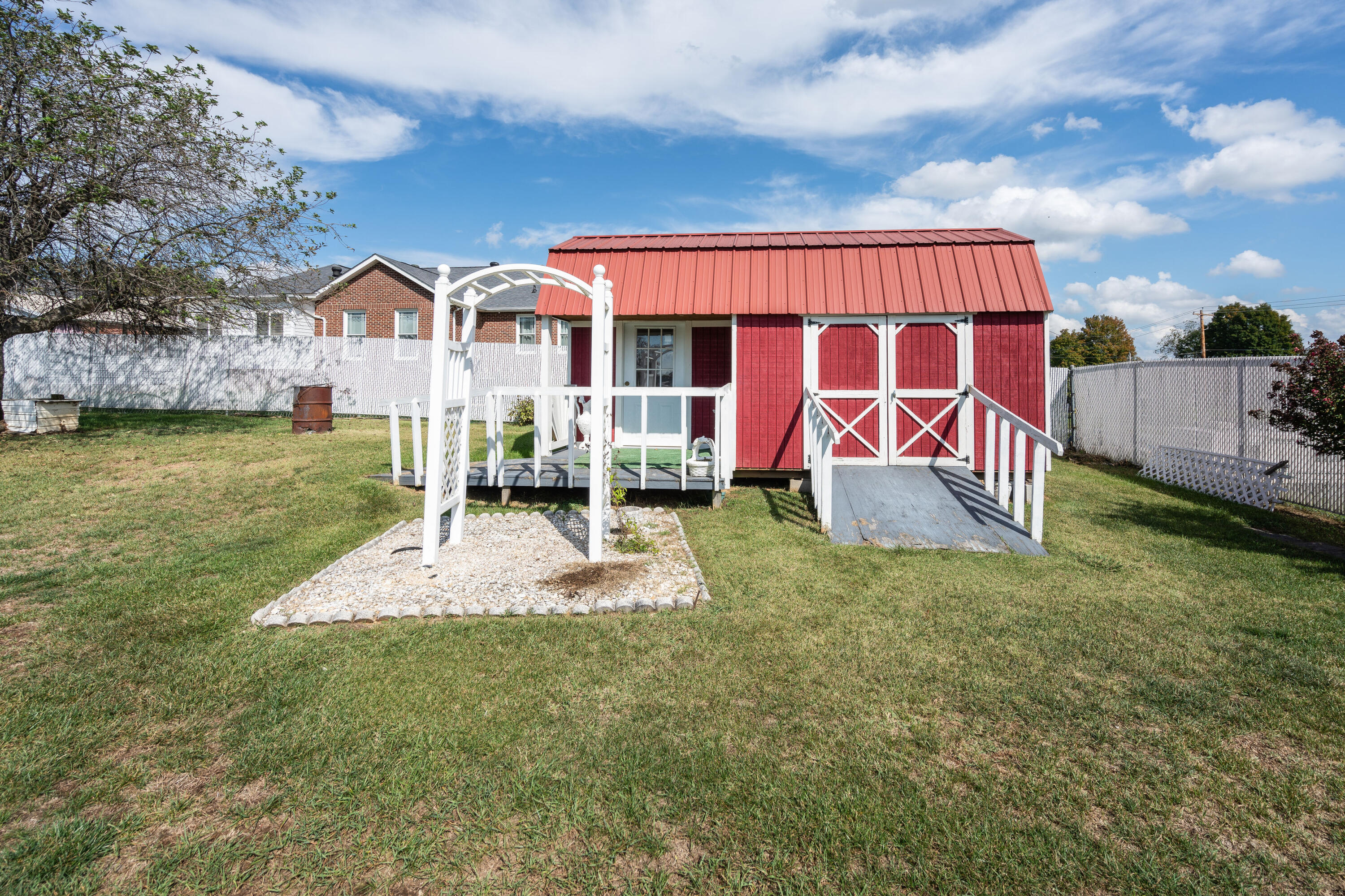 107 Dickson Road Kingsport, TN 37660 - Photo 8 of 44 DSC02018-Edit