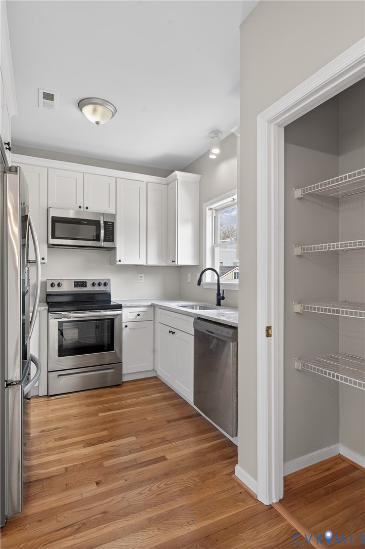 1110 Perry Street Richmond, VA 23224 - Photo 8 of 34