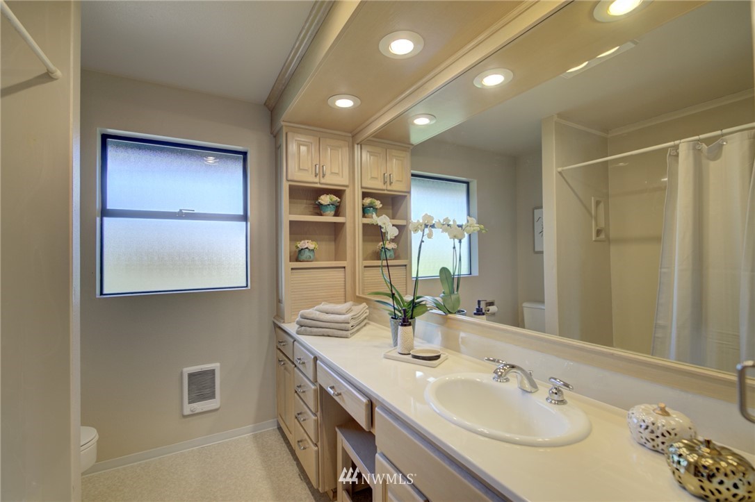 19415 Southeast 141st Street Renton, WA 98059 - Photo 35 of 39 a bathroom with 2 sink and a mirror