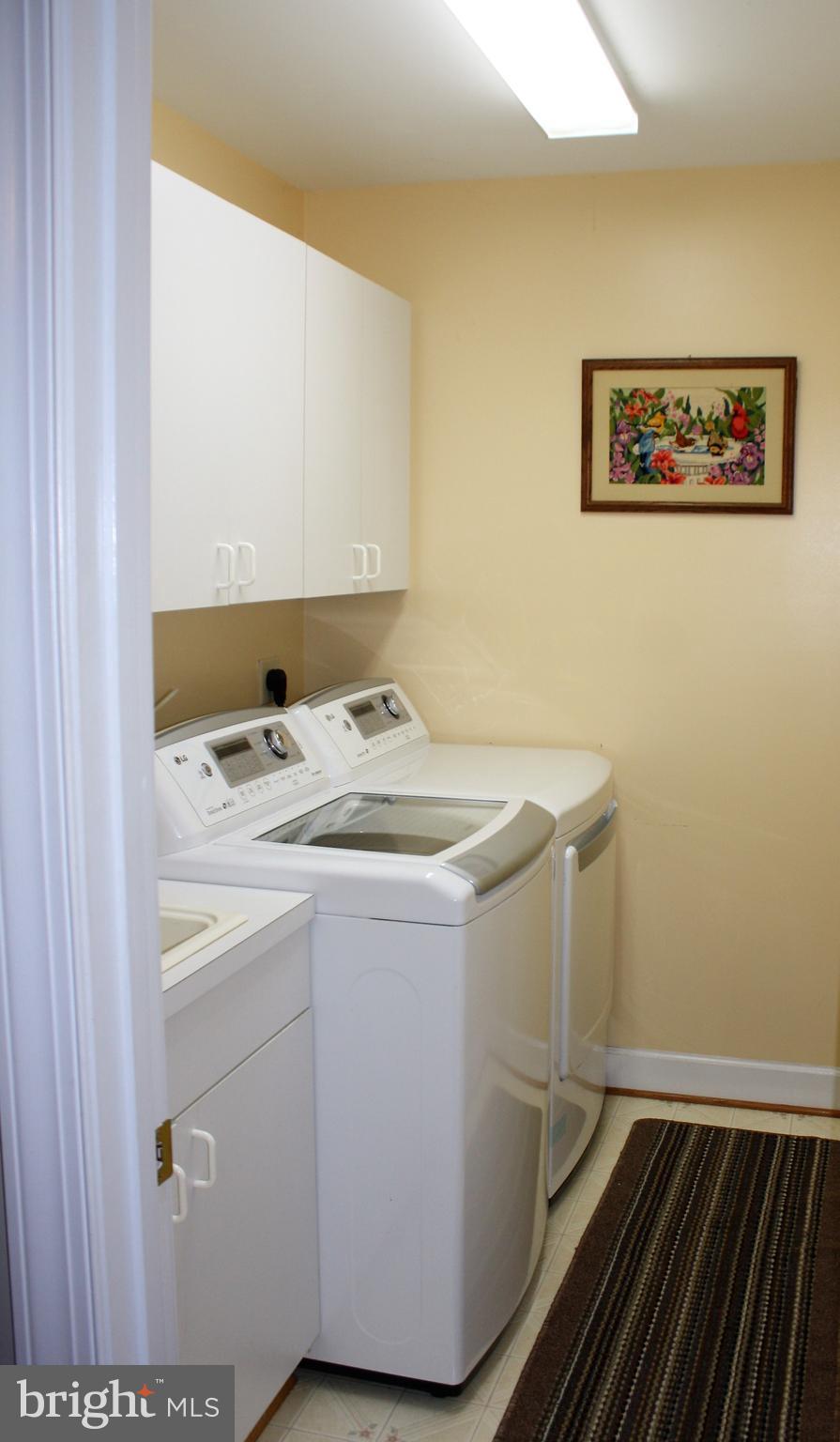 148 Ruth Court Strasburg, VA 22657 - Photo 11 of 30 a utility room with dryer and washer