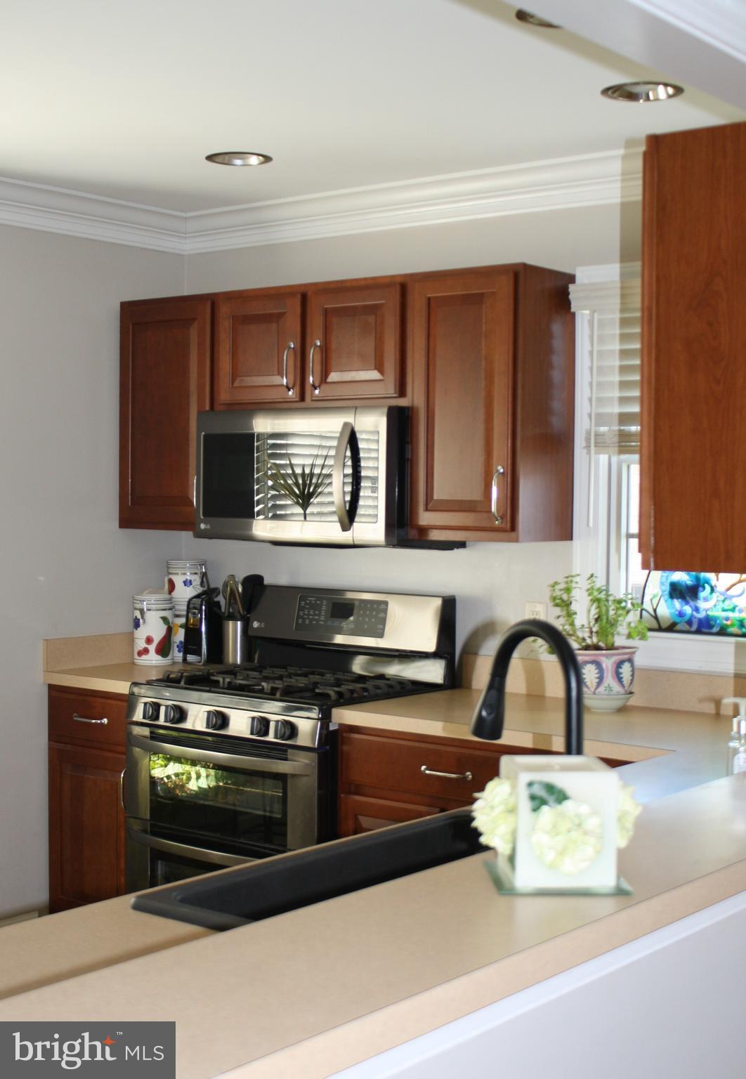 148 Ruth Court Strasburg, VA 22657 - Photo 6 of 30 a kitchen with a sink a stove and cabinets