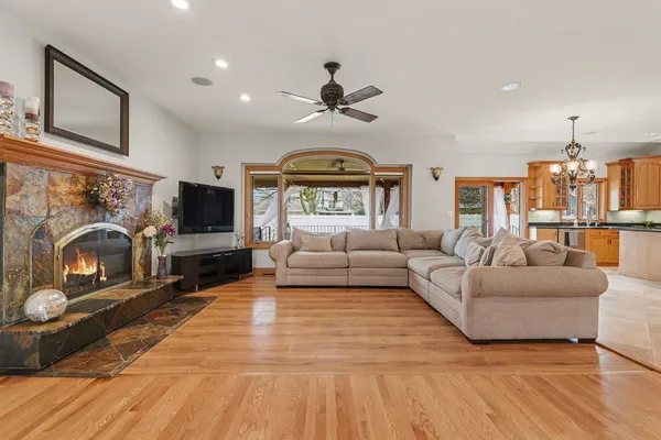 $1,399,999 | 2975 Glenview Road, Glenview, IL 60025