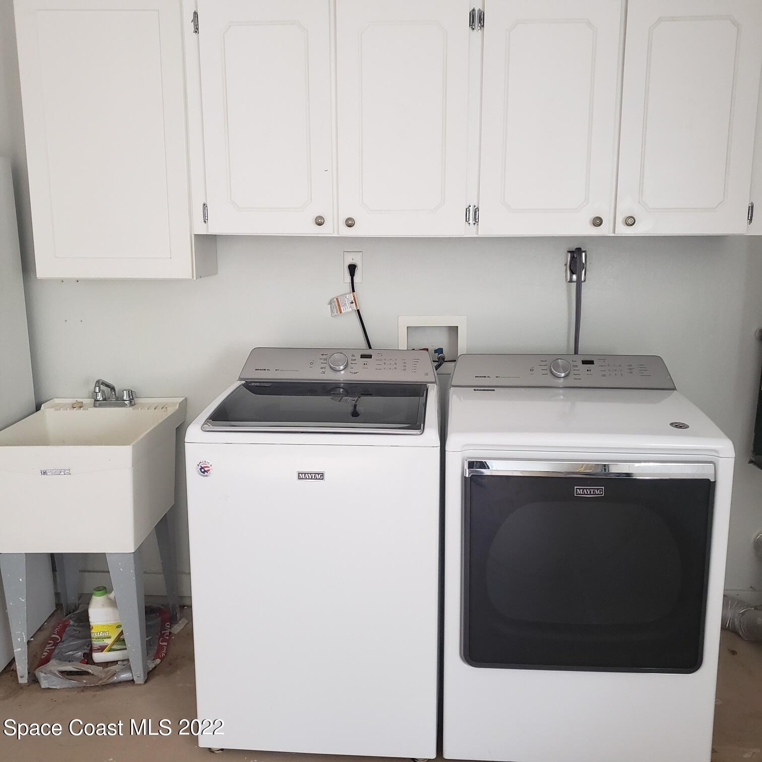 215 Andros Avenue Cocoa Beach, FL 32931 - Photo 20 of 55 a utility room with dryer and washer