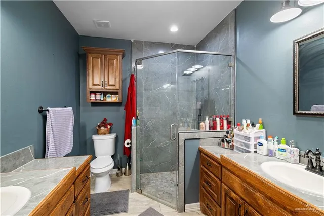 a view of empty room with window and ceiling fan